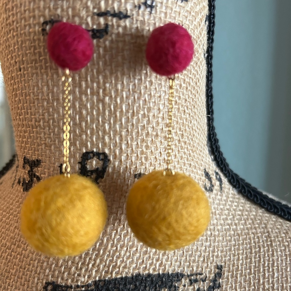 Pom Pom earrings